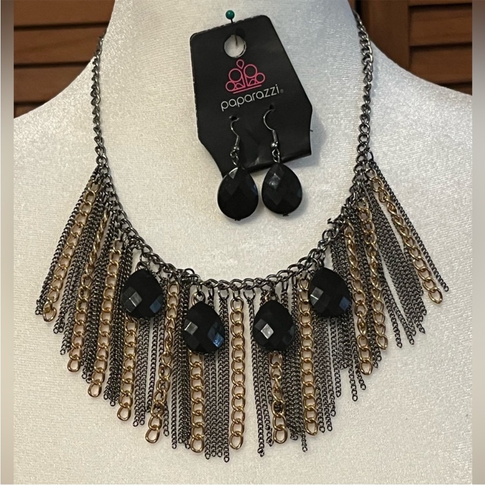 5 necklace Bundle - Picture 5 of 6